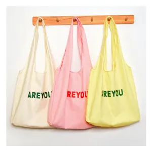 Casual canvas tote bag for women, large capacity minimalist design, stylish daily commuting bag.