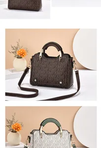 Sac bandoulière élégant pour femme avec imprimé monogramme tendance et sangle réglable.
