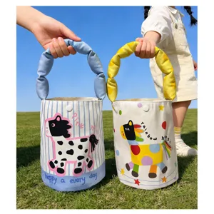 Bolso cubo de lona para niños con bonito estampado de caballo de dibujos animados y asa colorida.
