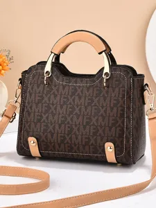 Élégant sac à main pour femme et sac bandoulière quotidien avec poignée et beau motif.