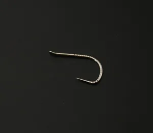 Hamecon de peche sans ardard en acier a haute teneur en carbone avec texture d'ecailles.