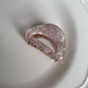 Exquise acetaat haarlemmer zeemeermin roze hol ontwerp elegante styling accessoire voor vrouwen.