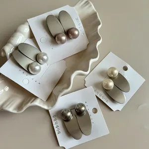 Elegant matte metal oval faux pearl hair clips set side bangs duckbill hairpin cute hair accessories.