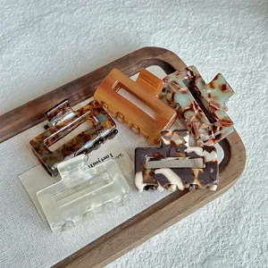 Small acetate hair claw clips set trendy tortoise shell hair catcher for daily bangs styling.