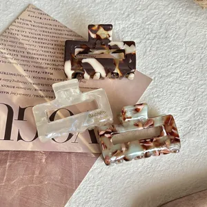 Small acetate hair claw clip set, trendy tortoiseshell hair accessories for women and girls styling.
