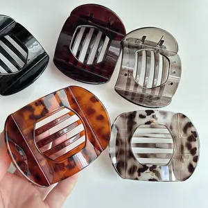 Retro curved hair claw clip set, elegant large hair catch clip for women daily styling.