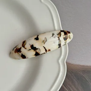Detail view of French retro acetate oval hair clip, elegant design tortoiseshell clip for women.