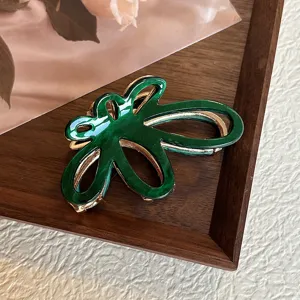 Molletta per capelli farfalla traforata in acetato verde accessorio elegante dettaglio