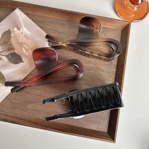 Large hair claw clips set, retro tortoiseshell and black shark clips for thick hair styling.