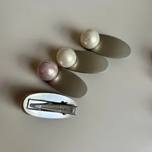 Oval pearl side hair clips with metal duckbill clips, elegant fashion hair accessories for women.