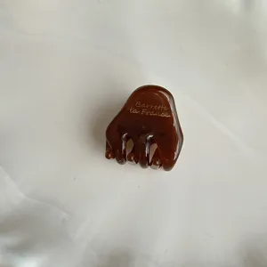 Brown acetate mini hair claw clip vintage cute small side bang hair accessory detail shot