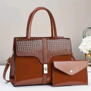 Bolso de mano de mujer de charol marrón y pequeño bolso con elegante detalle de cocodrilo.