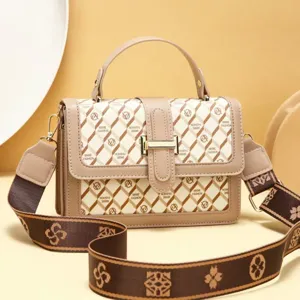 Sac bandoulière élégant pour femme avec large sangle, sac à main rétro imprimé, sac fourre-tout chic.