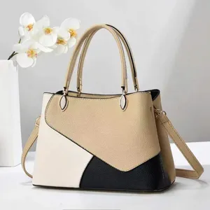 Détail du sac à main color-block avec des panneaux beige, crème et noir et finitions.