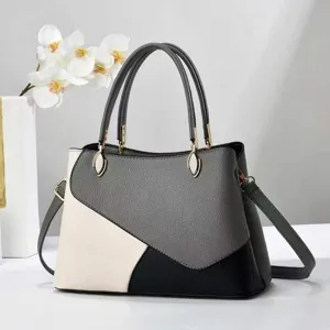 Vue detaillee dun sac a main tendance pour femme avec design gris blanc et noir en PU.