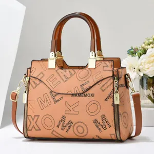 Elegante bolso de mano de cuero PU para mujer con asa superior y estampado de letras moderno.