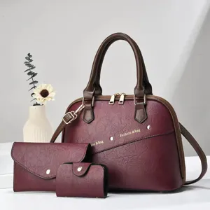 Set de bolsos de cuero sintético rojo vino con bolso de hombro, clutch y tarjetero.