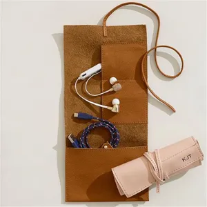 Leder Elektronik Zubehör Rolle, braune offene Organizer Tasche mit Kabel Aufbewahrung.