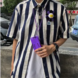 Transparenter PVC Ausweishalter mit lila Lanyard, stilvoller Kartenhalter für den Alltag