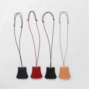 PU Leder Hals hängende Schlüsseltasche Schlüsselhalter Set, tragbare Schlüsseletui.