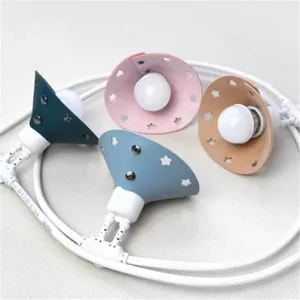 Abat-jour étoile en cuir coloré pour guirlande lumineuse LED camping en plein air détail