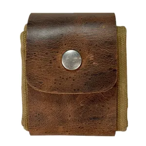 Retro leer canvas bushcraft gereedschap tas, camping opslag taille tas detail zicht.