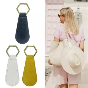 Clip per cappello in pelle intrecciata per borsa, elegante supporto da viaggio e anti-smarrimento.