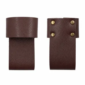 Funda de hacha de cuero de vaca marrón cubierta protectora exterior con remaches para acampar.