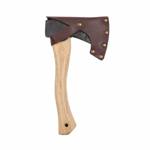 Hacha de camping para exteriores con funda de cuero resistente y mango de madera.