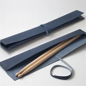 Hochwertige Leder Drumstick Rolltasche mit Holzstöcken für Schlagzeug Detail Klar.