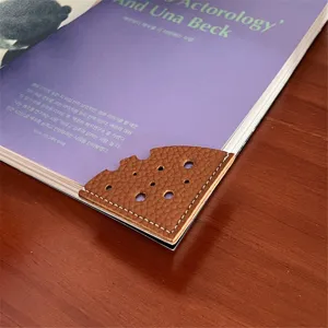 Segnalibro in pelle formaggio simpatico protettore angolare per libri, accessorio di cancelleria.