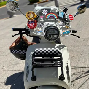 Housse de protection rembourrée noire et blanche à carreaux pour barre de moto universelle