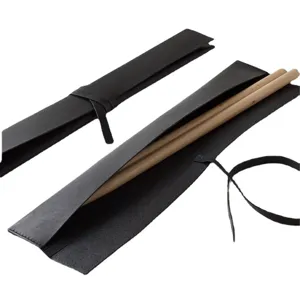 Schwarze Leder Trommelstock Rolle Tasche Set mit Holz Trommelstöcken für akustische Schlagzeuge.