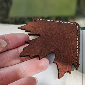 Segnapagina in pelle crazy horse a forma di foglia d'acero fatto a mano per libri