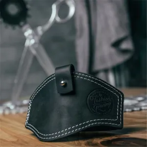 Schwarzer Motorrad-Schaltstiefelschutz aus Leder mit Metalldruckknopf und Ziernähten.
