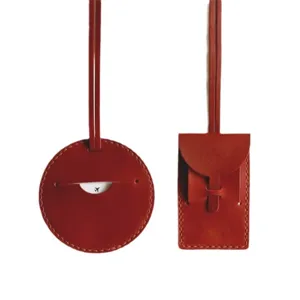 Ensemble d'étiquettes de bagages en cuir rouge, rond et rectangle porte-carte avec sangle.