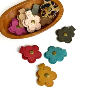 Ciondolo borsa fiore in pelle grazioso portachiavi floreale accessorio per donne stile