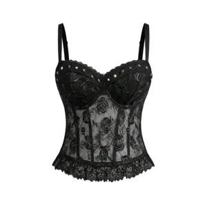 Top corsetto in pizzo nero gotico scuro con ricamo di rose, mesh e borchie metalliche.