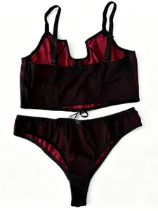 Gothic Plus-Size Spitzenkorsett Lingerie Set, Netz-Details, rot-schwarze zweiteilige Unterwäsche.