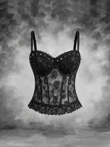 Corsetto gotico nero taglia forte con ricamo di rose, bustier trasparente borchiato.