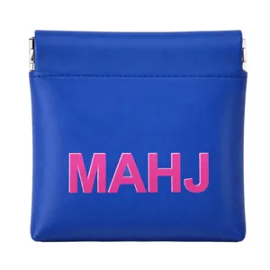 Blauwe PU lederen zak met MAHJ print, compacte munt- en kaartenhouder detailweergave.