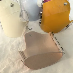 Transparant PVC make-up palet met lederen band en metalen drukknopen detail.