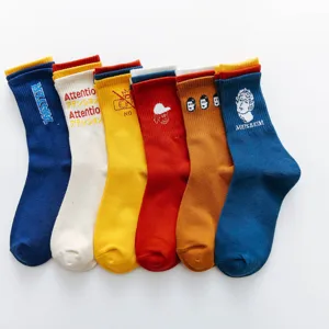 Automne Hiver Style Harajuku Chaussettes Longues Femme Revers Couleur Contrastée Coton Jacquard Chaussettes Décontractées