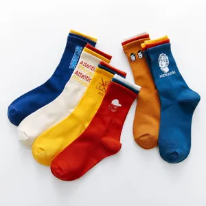 Style Harajuku japonais chaussettes longues femmes ensemble multicolore vue détail