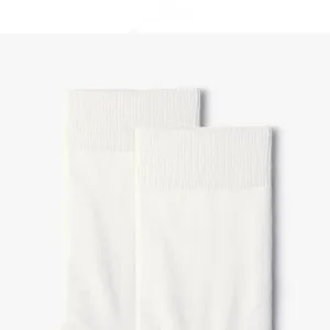 Plain white cotton crew socks with ribbed cuffs for casual daily wear and sports comfort.