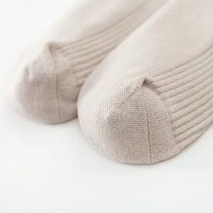 Nahaufnahme der Damen Rippstrick Socken im Freizeitstil,weiche Textur Detailansicht.