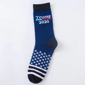 Blaue Trump 2020 Wahlkampf Crew Socken mit amerikanischer Flagge Sternen und Streifen.