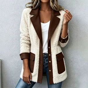 Stijlvolle dames fleece patchwork jas met revers van imitatieleer voor koude winterdagen.