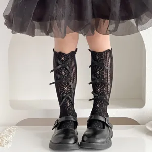 Calze alte in pizzo nero per bambine con fiocchi graziosi, dettaglio in stile lolita.