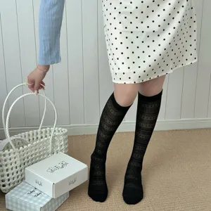 Schwarze Netzkniestrümpfe für Damen, atmungsaktive dünne lange Socken für Sommer Mode.